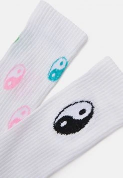 YOURTURN Uomo 3 PACK - Calze - White/black -Sconto YOURTURN in Italia 054f93f5e7fd4ba1ab227a686bc16e0e