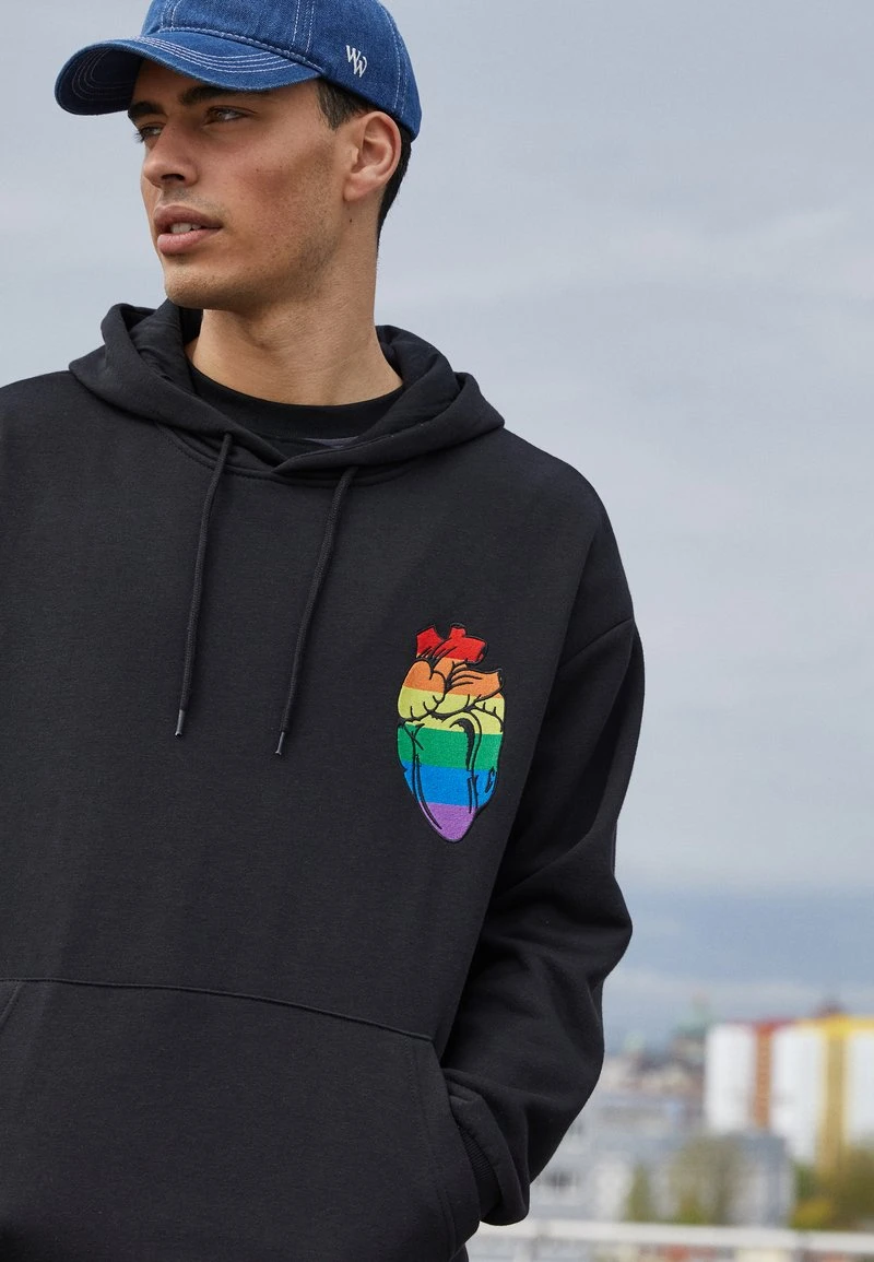 YOURTURN RAINBOW HEART HOODIE PRIDE UNISEX - Felpa Con Cappuccio - Black 3 YOURTURN RAINBOW HEART HOODIE PRIDE UNISEX - Felpa Con Cappuccio - Black