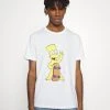 YOURTURN BART SKATE UNISEX TEE - T-shirt Con Stampa - White 1 YOURTURN BART SKATE UNISEX TEE - T-shirt Con Stampa - White -Sconto YOURTURN in Italia 1060b670ad424e478aa7cf8397292802