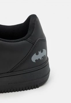 YOURTURN BATMAN UNISEX - Sneakers Basse - Black 13 YOURTURN BATMAN UNISEX - Sneakers Basse - Black -Sconto YOURTURN in Italia 10ff1bd7f6f24a339b85410b0f9ed5b8