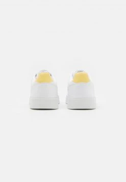 YOURTURN UNISEX - Sneakers Basse - White/yellow 10 YOURTURN UNISEX - Sneakers Basse - White/yellow -Sconto YOURTURN in Italia 20f5bbaca0fb49b8886db9e9b77b5857