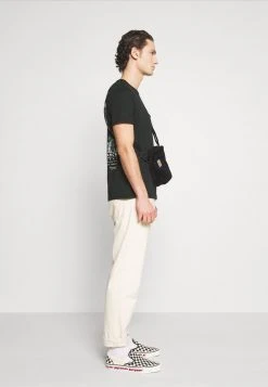 YOURTURN T-shirt Con Stampa - Black, Unisex 12 YOURTURN T-shirt Con Stampa - Black, Unisex -Sconto YOURTURN in Italia 3131a02b8286432c90a17c9f490611eb