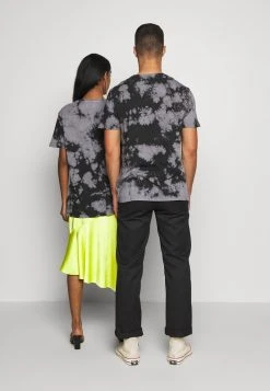 YOURTURN T-shirt Con Stampa - Black, Unisex 9 YOURTURN T-shirt Con Stampa - Black, Unisex -Sconto YOURTURN in Italia 3f0a590abb3c43d6ac8d6d2e641a9abf