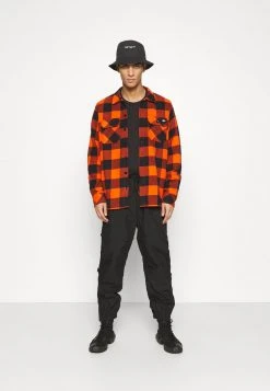 YOURTURN UNISEX - T-shirt Basic - Black -Sconto YOURTURN in Italia 40e0fad7281c4d40a0efb110faf3cde7