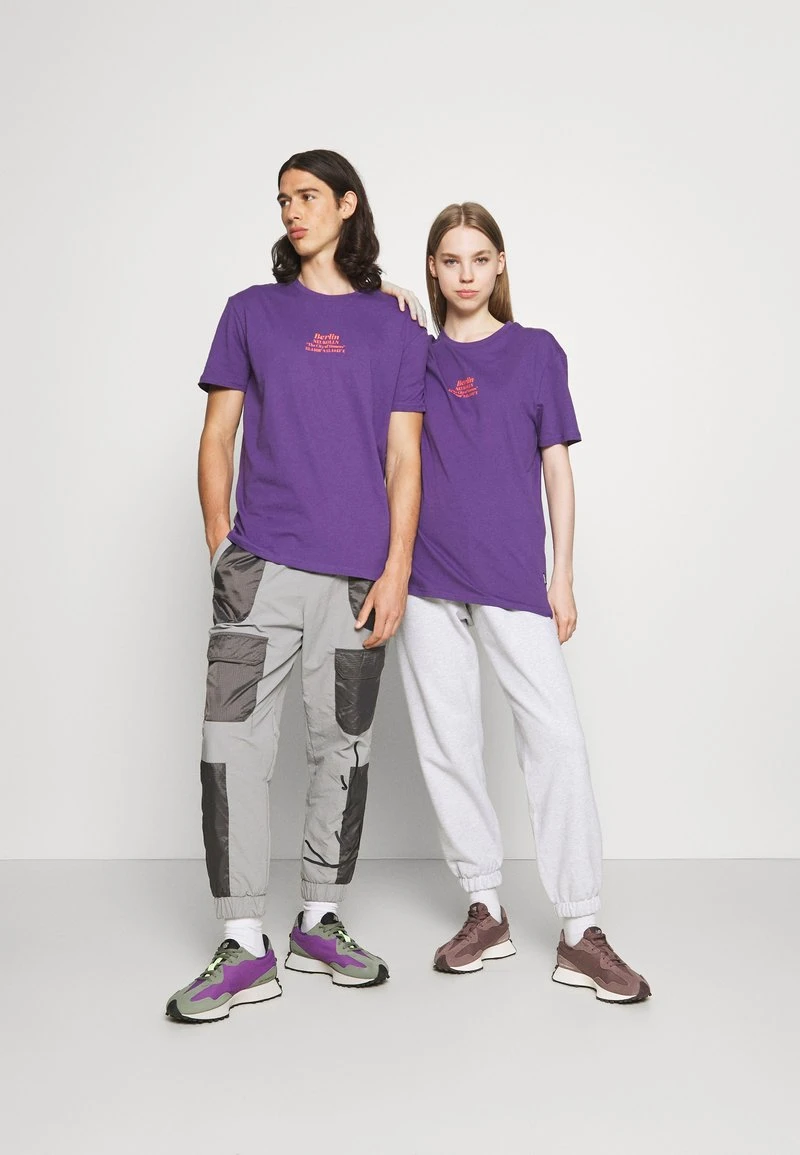 YOURTURN UNISEX - T-shirt Con Stampa - Purple 4 YOURTURN UNISEX - T-shirt Con Stampa - Purple - immagine 2