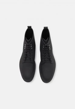 YOURTURN UNISEX - Stivaletti Stringati - Black -Sconto YOURTURN in Italia 6caa88b8f10e410e8cea9f7acf71cc86