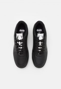 YOURTURN BATMAN UNISEX - Sneakers Basse - Black 11 YOURTURN BATMAN UNISEX - Sneakers Basse - Black -Sconto YOURTURN in Italia 75eec86ef1c14902a6fe4d48ef5485d8