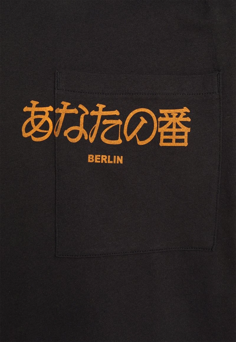 YOURTURN POCKET - T-shirt Con Stampa - Black, Unisex 5 YOURTURN POCKET - T-shirt Con Stampa - Black, Unisex - immagine 3
