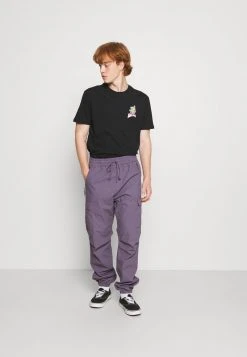 YOURTURN UNISEX - T-shirt Con Stampa - Black -Sconto YOURTURN in Italia 8a1f4e3a405040eb84a0f5c5a0d7c20c