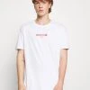 YOURTURN Unisex T-shirt Con Stampa - White 1 YOURTURN Unisex T-shirt Con Stampa - White -Sconto YOURTURN in Italia 8a5c34ff2af54f5eba8b0c08a3c8b819