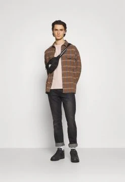 YOURTURN T-shirt Con Stampa - Pink, Unisex 13 YOURTURN T-shirt Con Stampa - Pink, Unisex -Sconto YOURTURN in Italia 8ae8eaefec9c4a669fb41aa57a8153fb