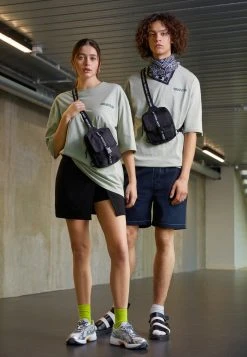 YOURTURN GRAPHIC TEE WINCENT WEISS UNISEX - T-shirt Con Stampa - Light Green