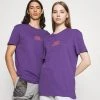 YOURTURN UNISEX - T-shirt Con Stampa - Purple 2 YOURTURN UNISEX - T-shirt Con Stampa - Purple -Sconto YOURTURN in Italia aad8a4a8e872475fb78f3b1f11b94ed4