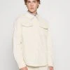YOURTURN CORDUROY OVERSHIRT UNISEX - Giacca Leggera - Off-white 1 YOURTURN CORDUROY OVERSHIRT UNISEX - Giacca Leggera - Off-white -Sconto YOURTURN in Italia ba6c9d00f9be460f8aee9c602b055013