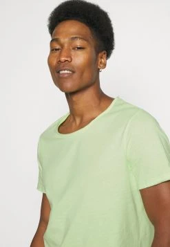 YOURTURN RAW EDGE UNISEX - T-shirt Basic - Green 13 YOURTURN RAW EDGE UNISEX - T-shirt Basic - Green -Sconto YOURTURN in Italia bb7dba4d7f3147fdb29f4015c188f591