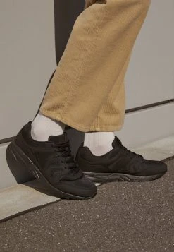 YOURTURN UNISEX - Sneakers Basse - Black 12 YOURTURN UNISEX - Sneakers Basse - Black -Sconto YOURTURN in Italia ed1386dd38304ff8bffb5bca180ef29b